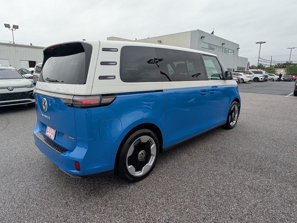 Used 2025 Volkswagen ID. Buzz Pro S Plus Pro S Plus 4MOTION w/Two-Tone