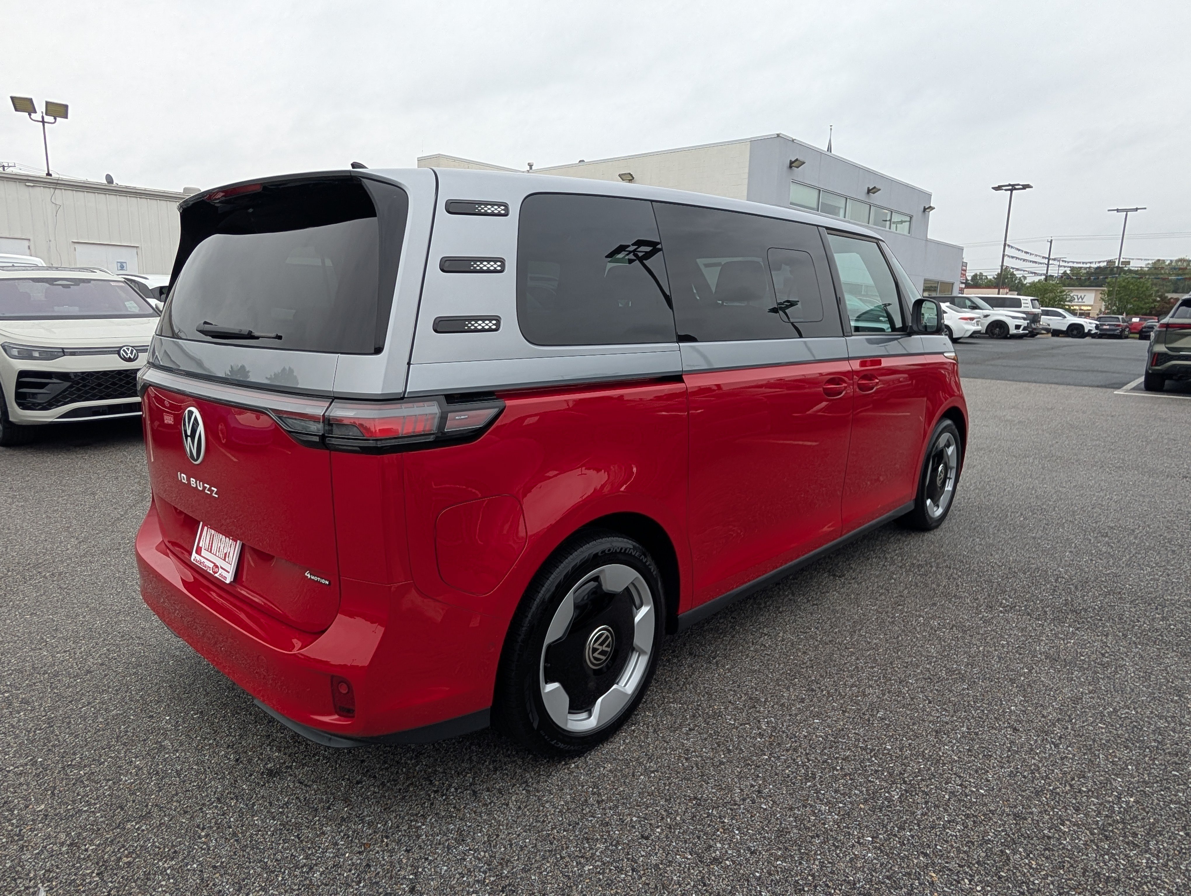 Used 2025 Volkswagen ID. Buzz Pro S Plus Pro S Plus 4MOTION w/Two-Tone