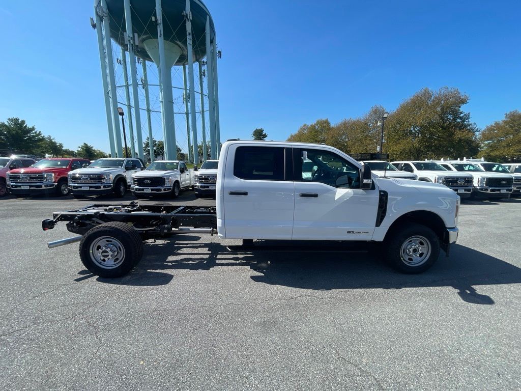 New 2027 Ford F-350SD XL Chassis