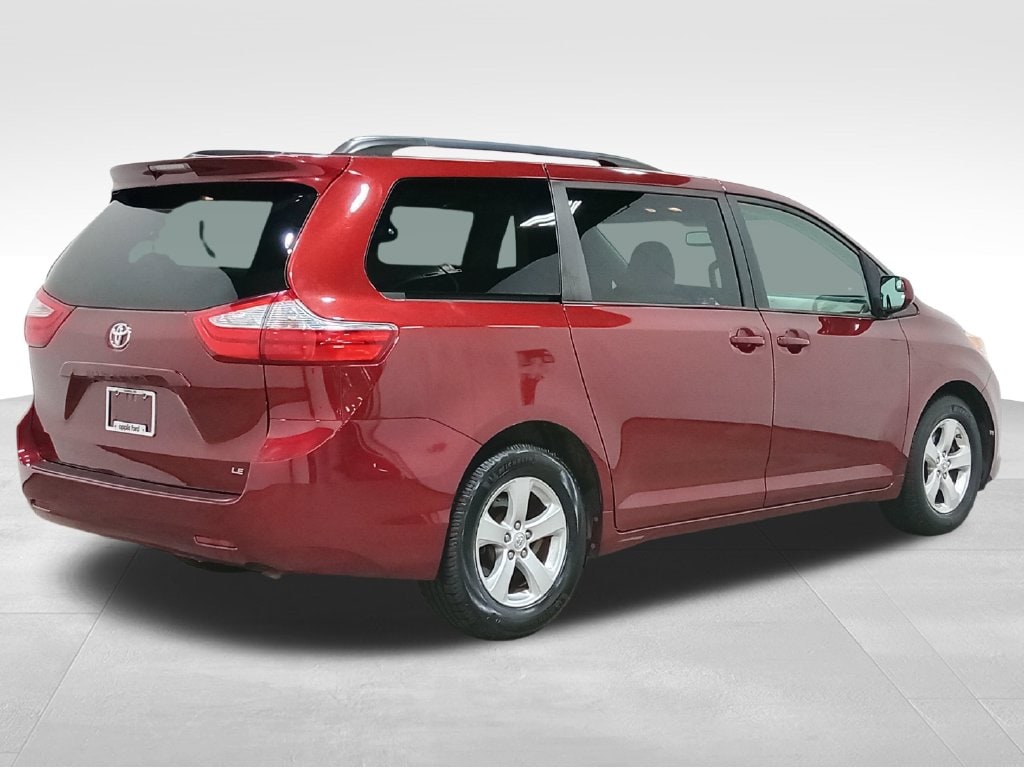 Used 2017 Toyota Sienna LE Minivan/Van