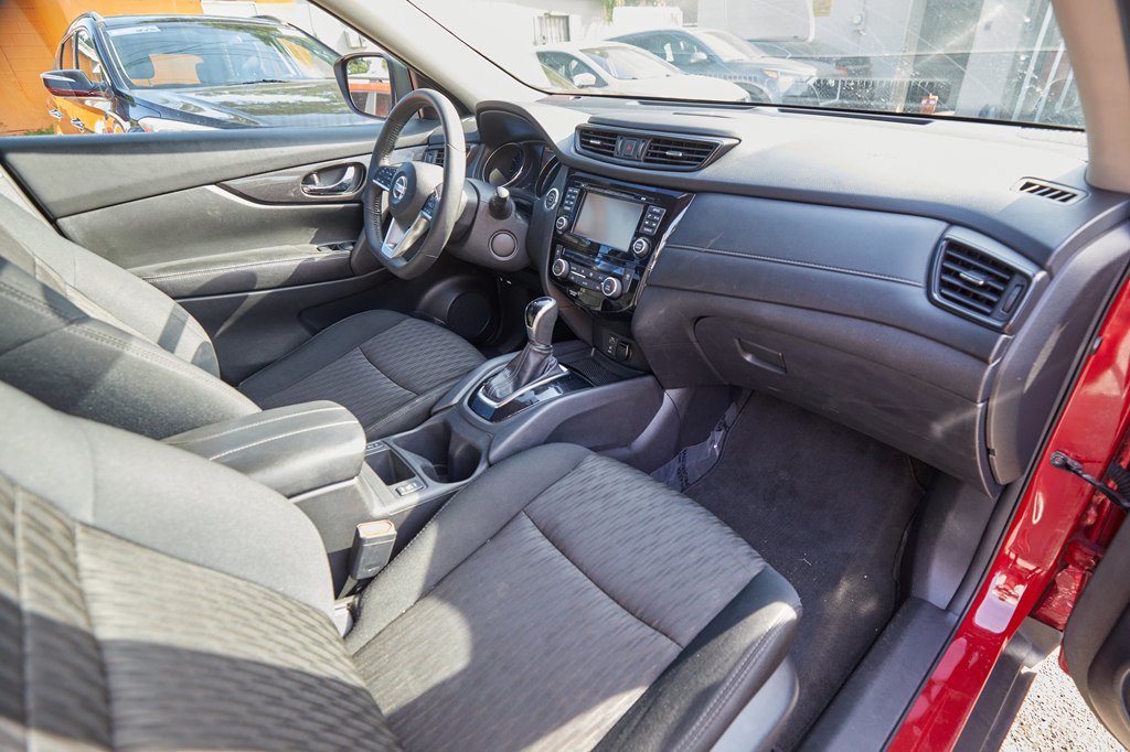 2017 Nissan Rogue SV - Photo 17