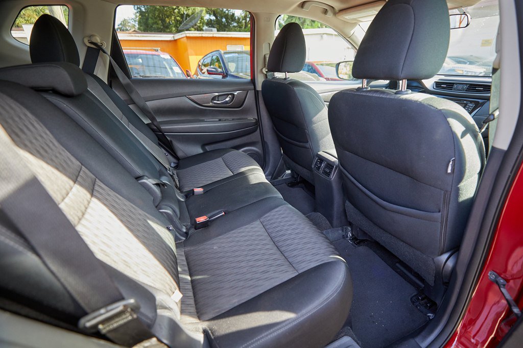 2017 Nissan Rogue SV - Photo 18