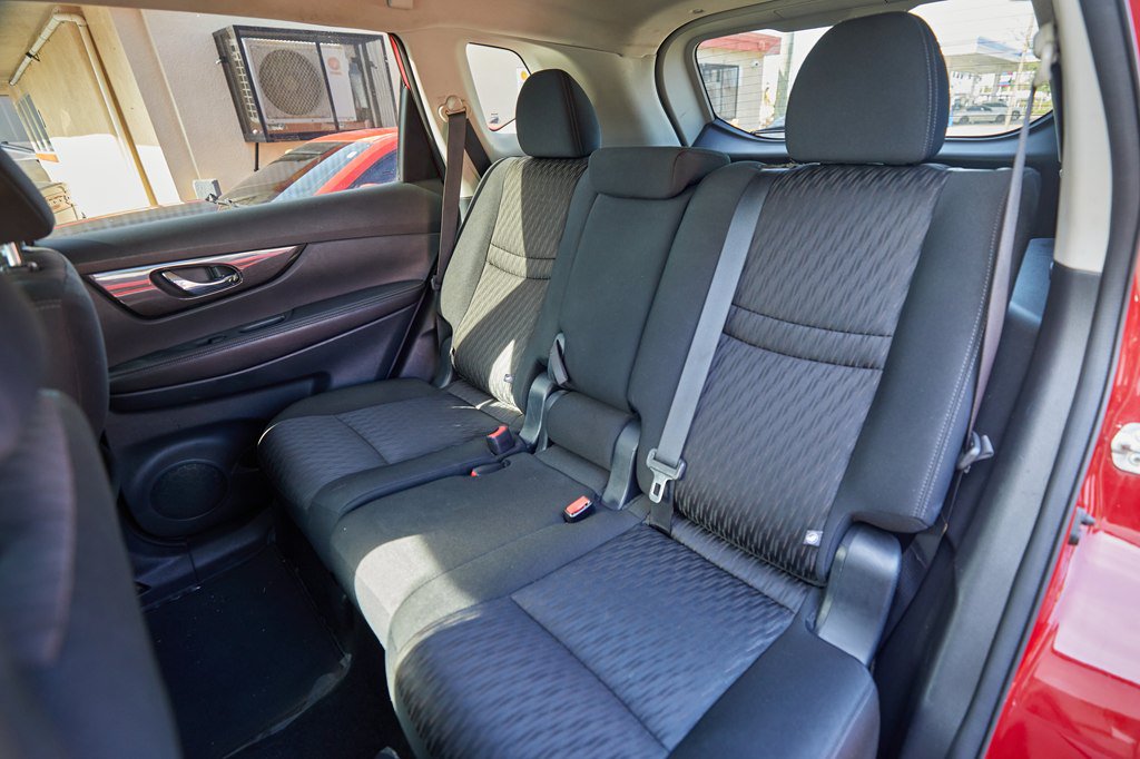 2017 Nissan Rogue SV - Photo 19