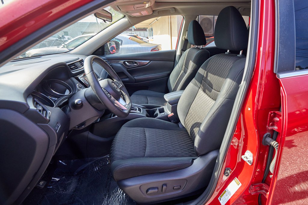 2017 Nissan Rogue SV - Photo 14