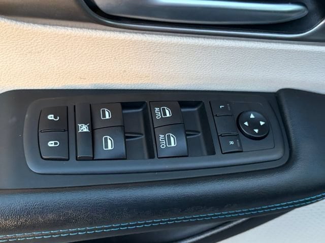 2021 Chrysler Pacifica Hybrid Touring - Photo 12