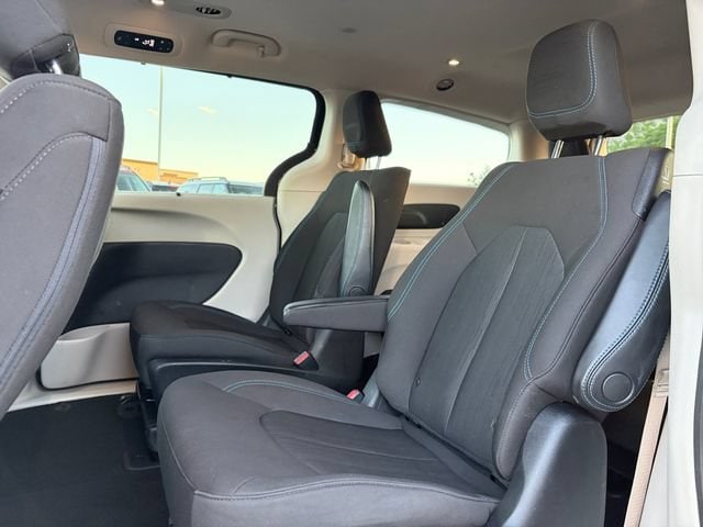 2021 Chrysler Pacifica Hybrid Touring - Photo 26