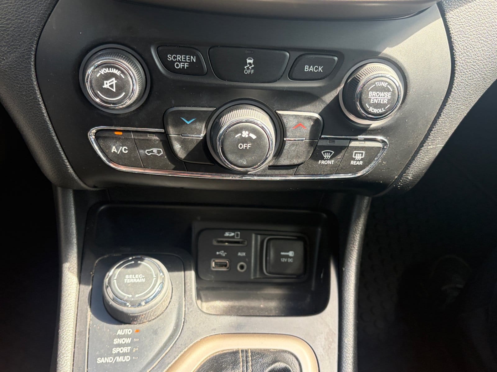 2016 Jeep Cherokee Sport - Photo 15