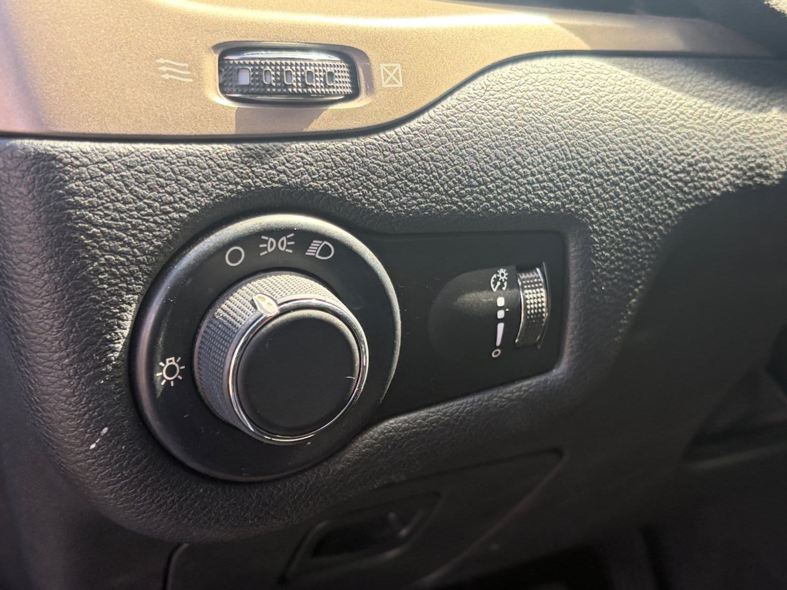 2016 Jeep Cherokee Sport - Photo 19