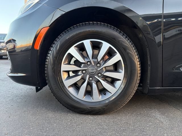2021 Chrysler Pacifica Hybrid Touring - Photo 10