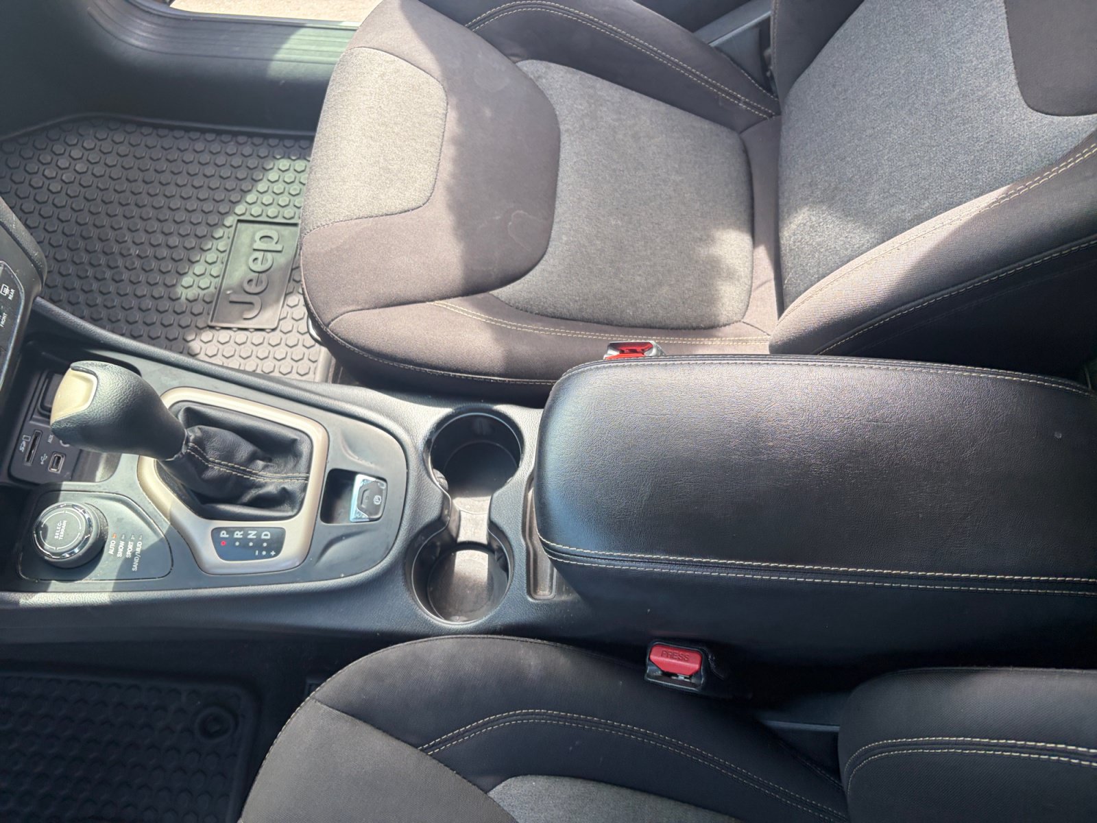 2016 Jeep Cherokee Sport - Photo 27