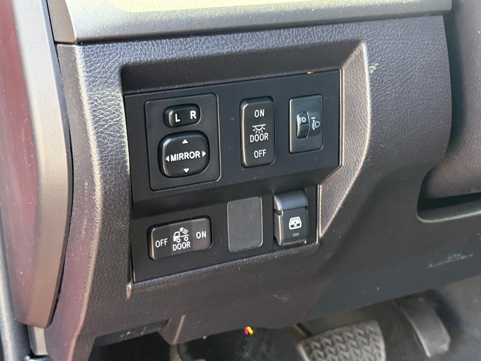 2016 Toyota Tundra SR5 - Photo 17