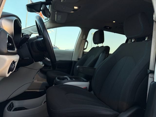 2021 Chrysler Pacifica Hybrid Touring - Photo 11