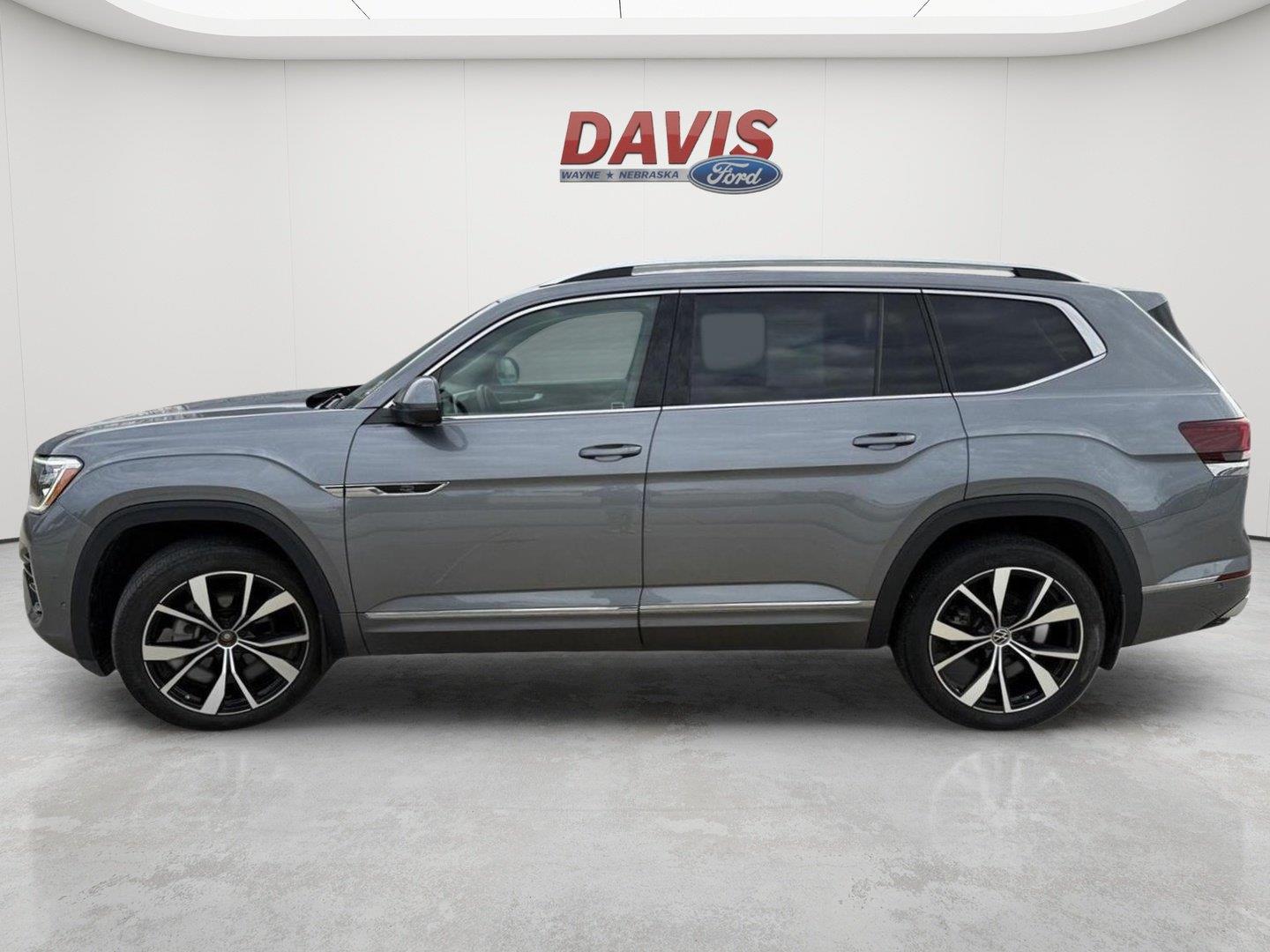 Used 2024 Volkswagen Atlas 2.0T SEL Premium R-Line SUV