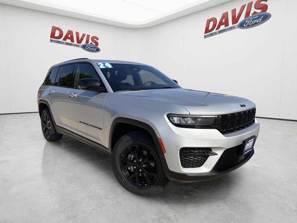 Used 2024 Jeep Grand Cherokee Altitude SUV