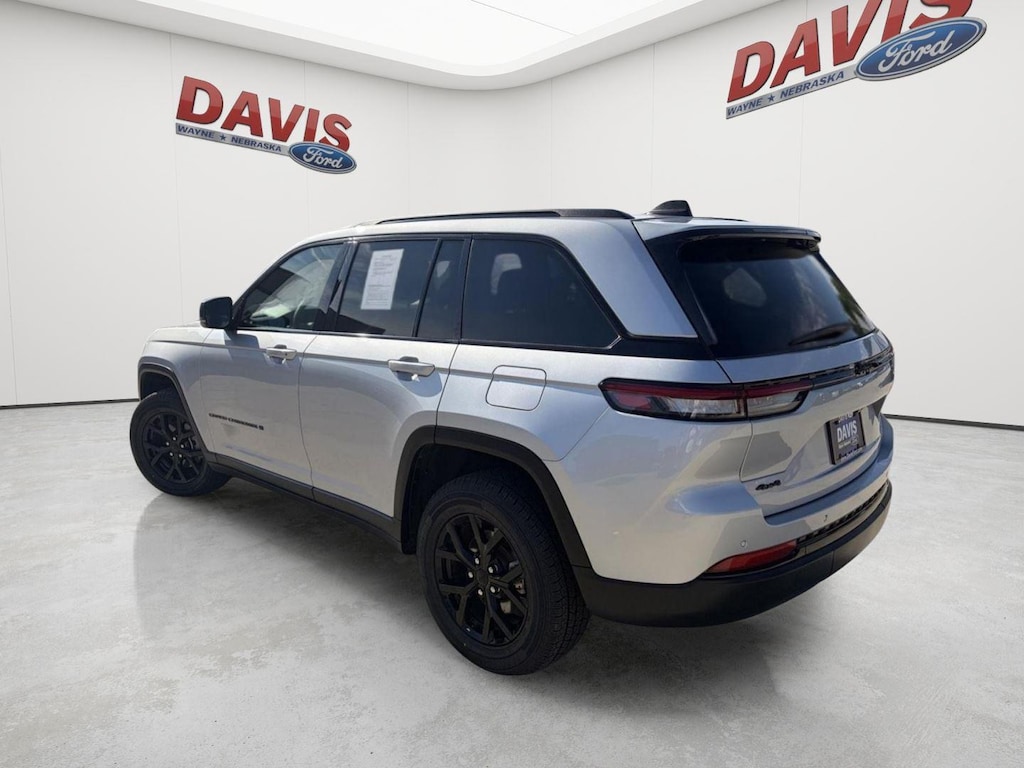 Used 2024 Jeep Grand Cherokee Altitude SUV