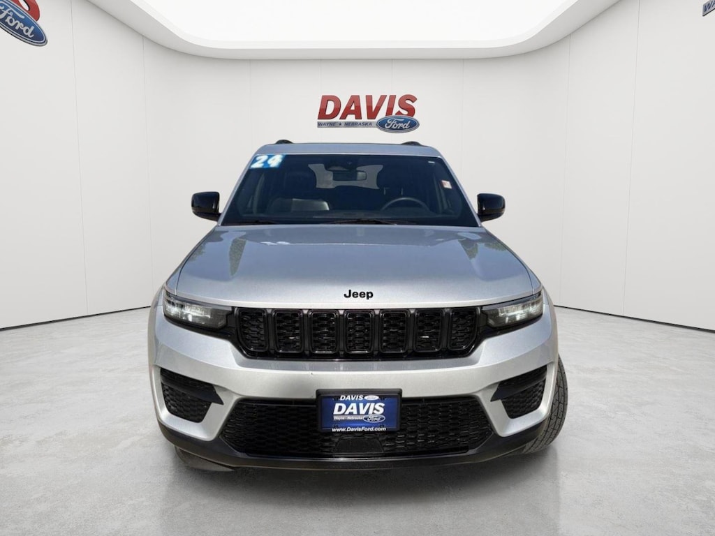 Used 2024 Jeep Grand Cherokee Altitude SUV
