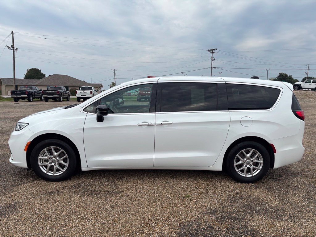 Used 2025 Chrysler Pacifica Select Van Passenger Van
