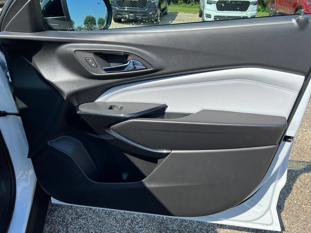 2026 Chevrolet Trax LT - Photo 15