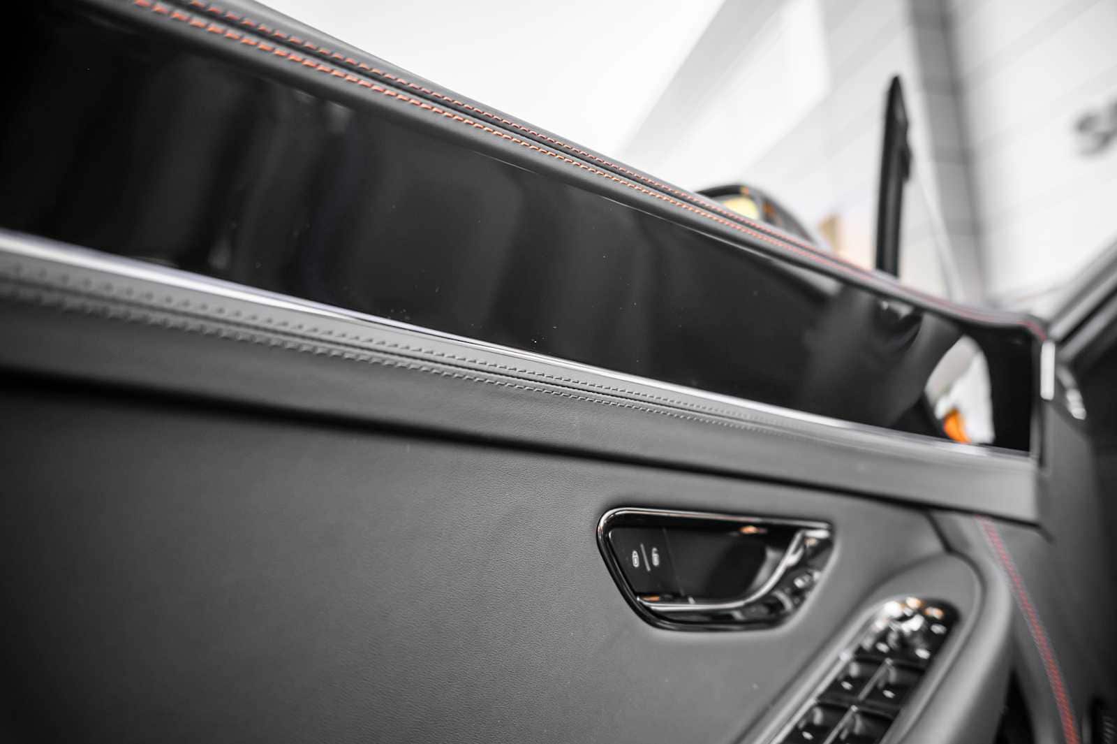2025 Bentley Continental GT Black Edition - Photo 27