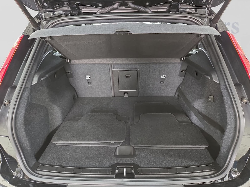 Used 2020 Volvo XC40 T5 Momentum SUV