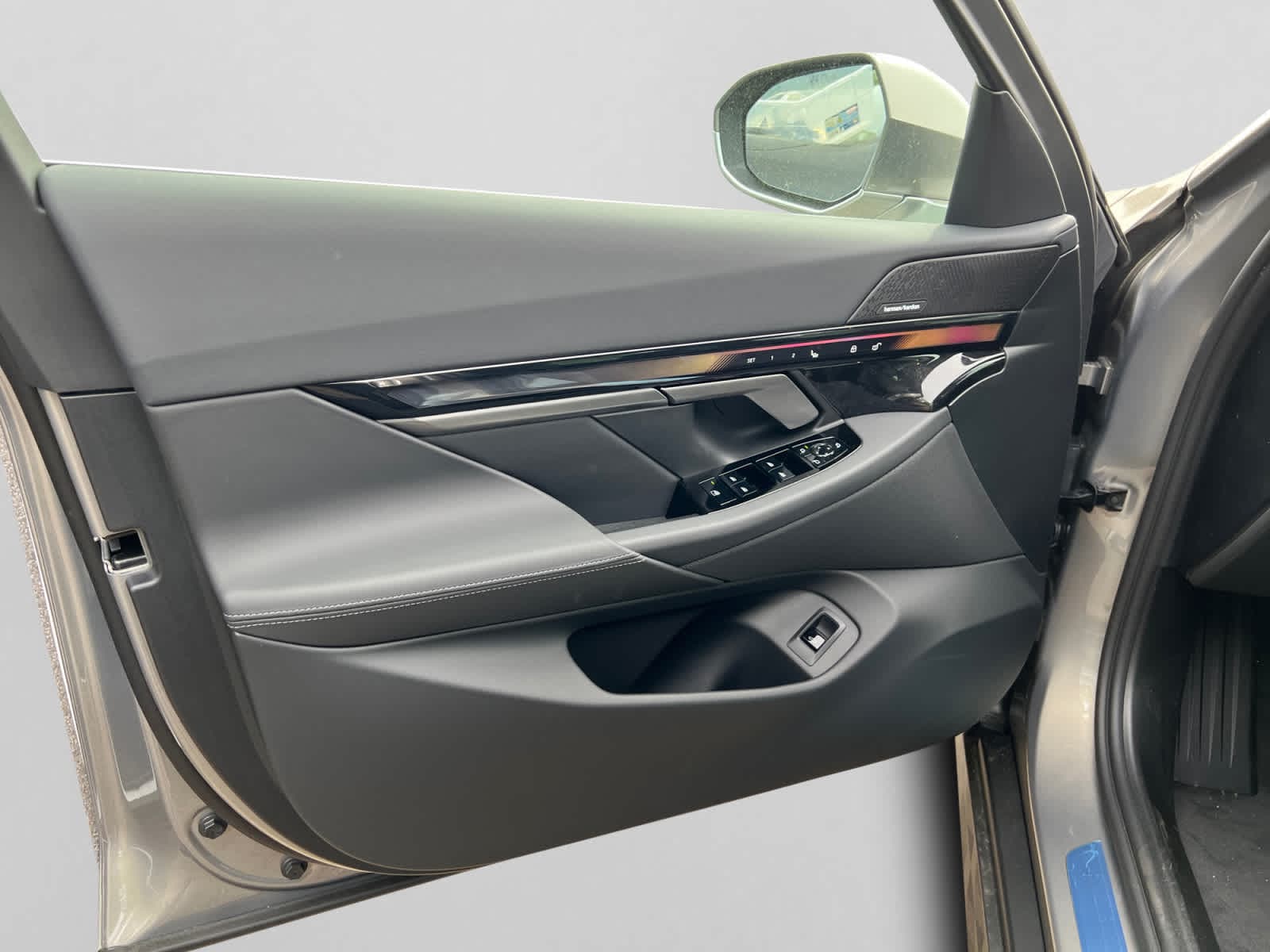 2027 BMW 5 Series 530i - Photo 7