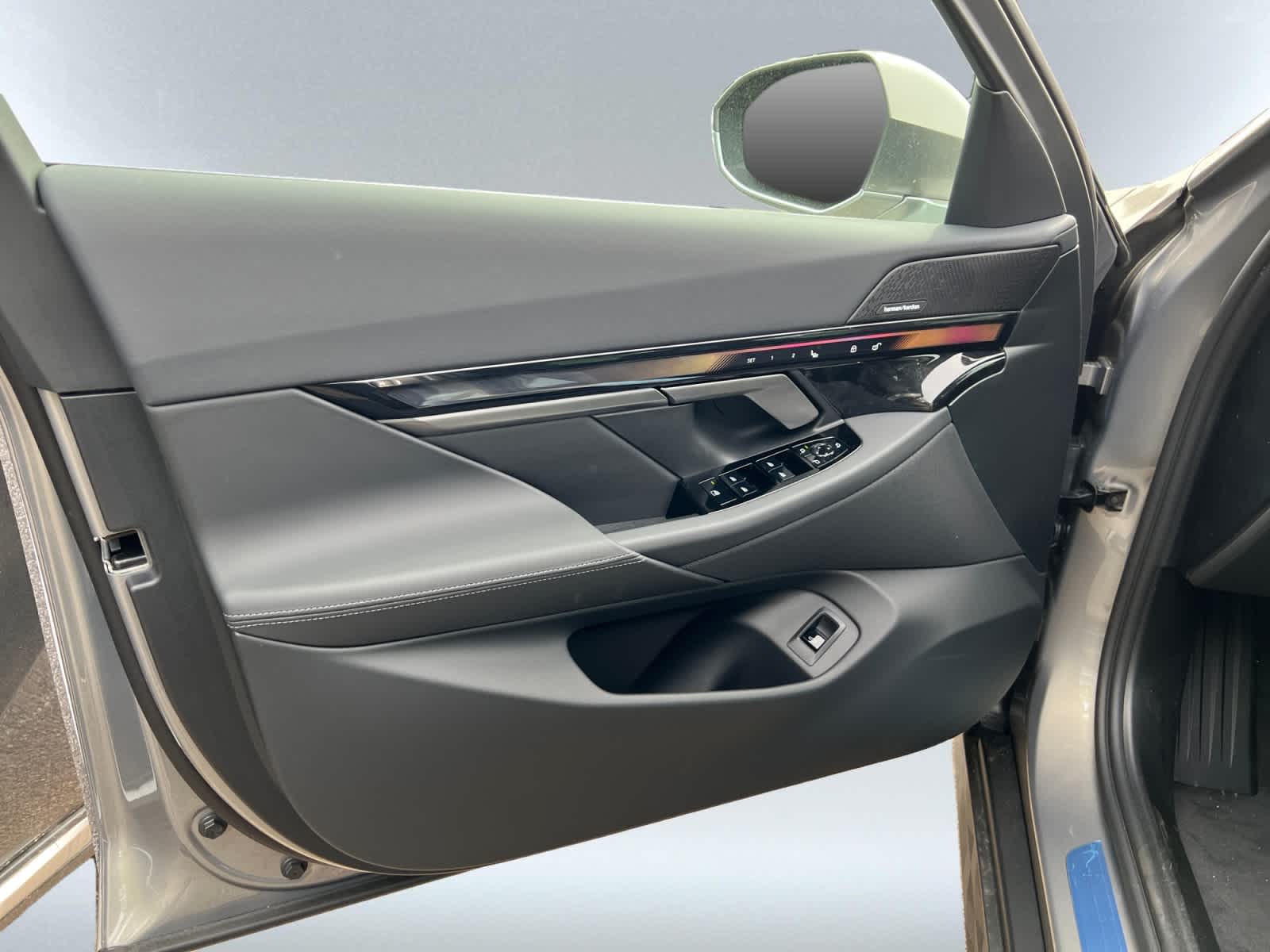 2027 BMW 5 Series 530i - Photo 7