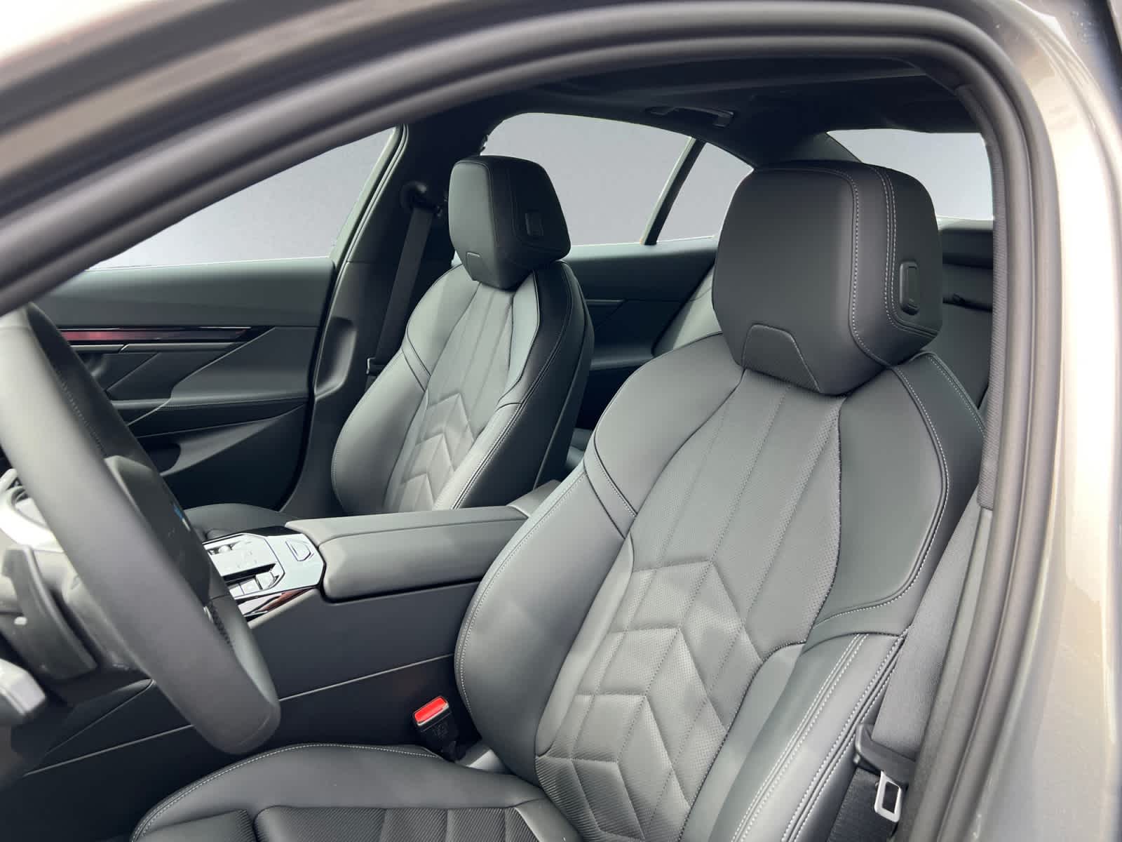 2027 BMW 5 Series 530i - Photo 4