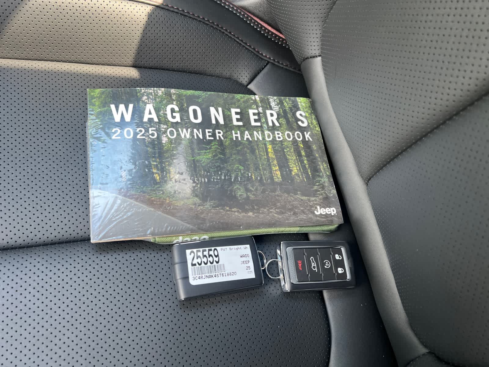 2025 Jeep Wagoneer S Launch Edition - Photo 13