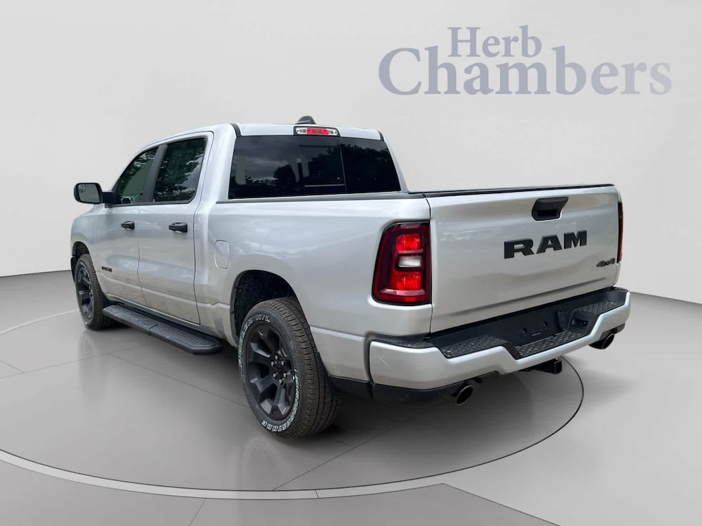 New 2026 Ram 1500 EXPRESS CREW CAB 4X4 5'7 BOX Pickup