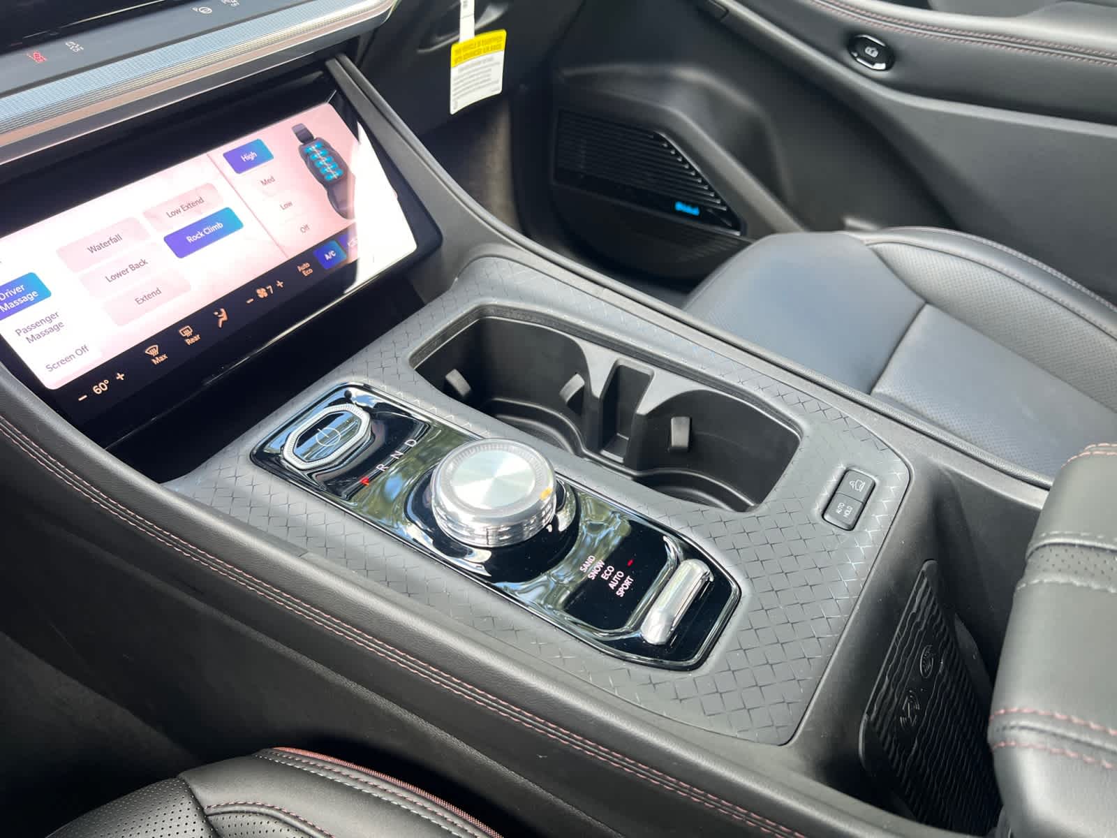 2025 Jeep Wagoneer S Launch Edition - Photo 17