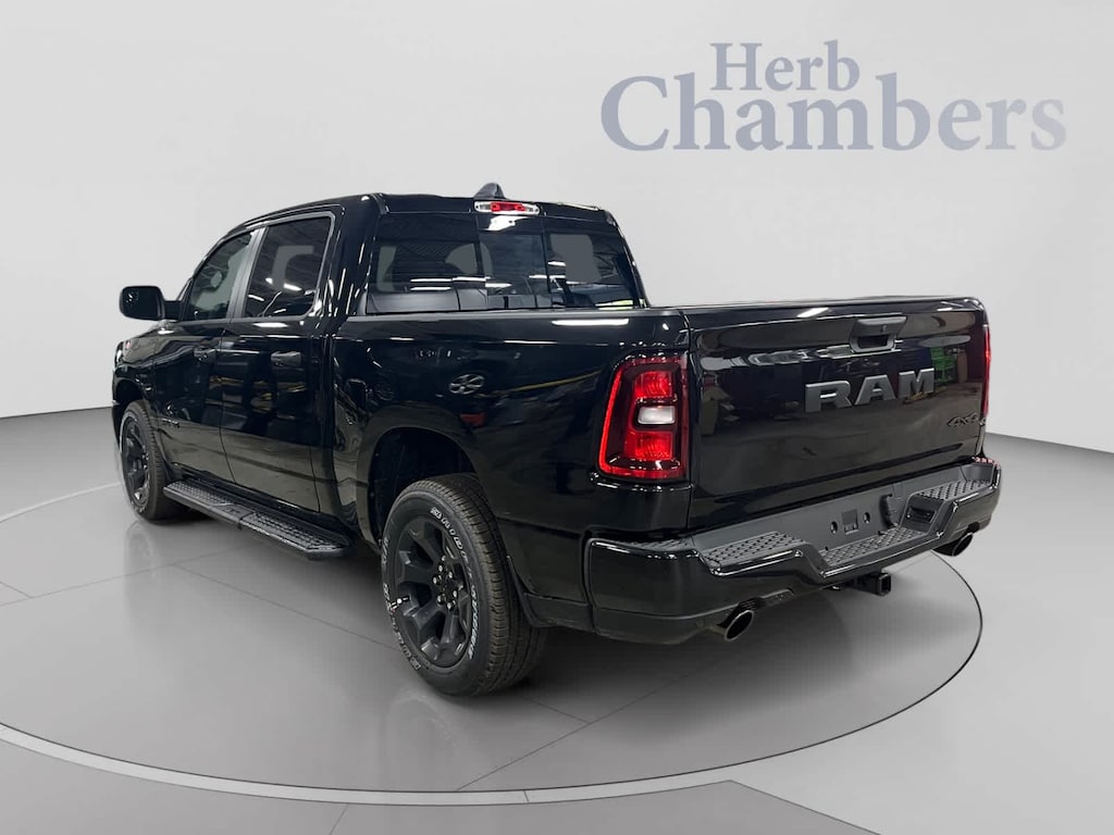 New 2026 Ram 1500 EXPRESS CREW CAB 4X4 5'7 BOX Pickup