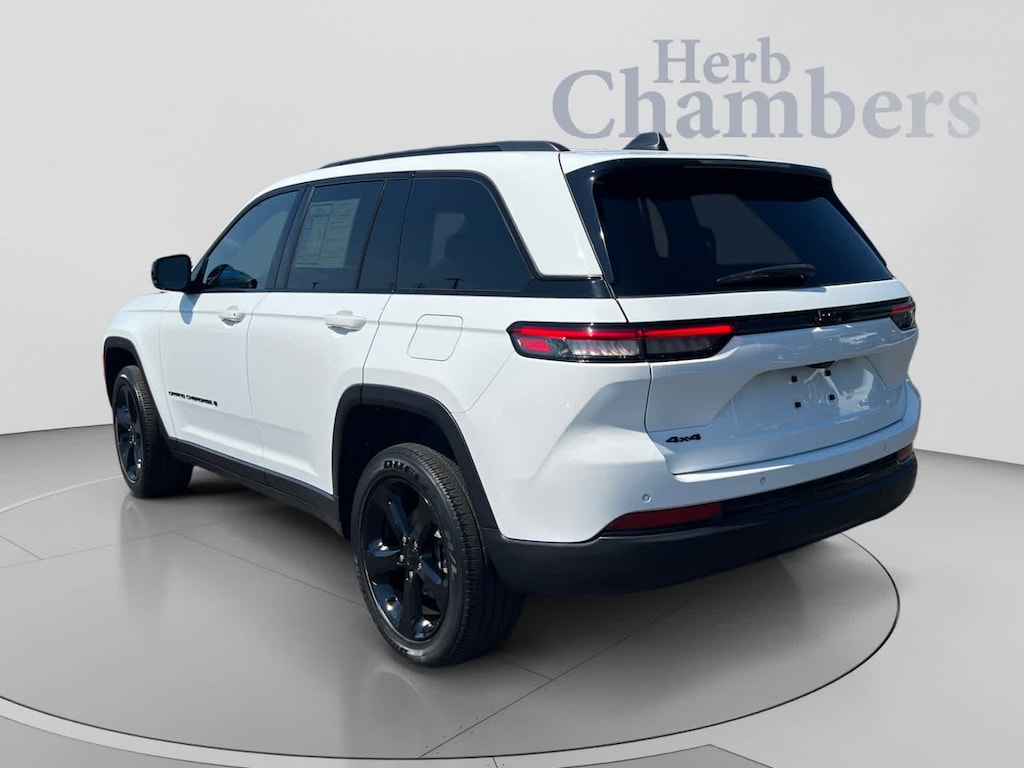 Used 2022 Jeep Grand Cherokee Altitude SUV