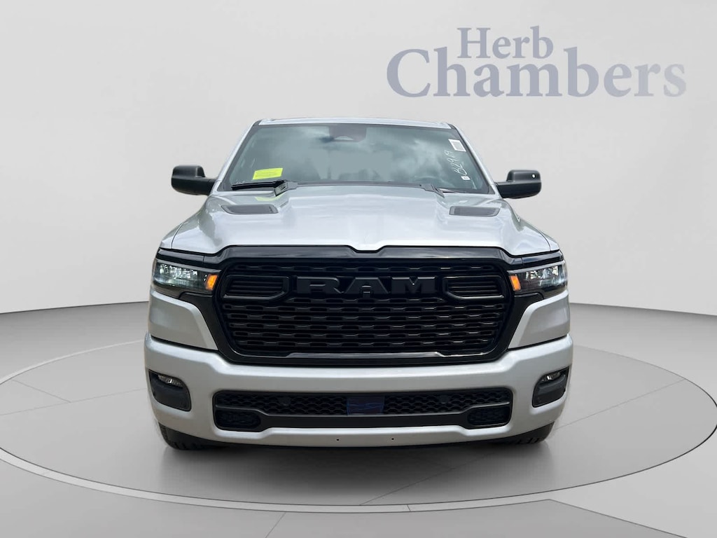 New 2026 Ram 1500 EXPRESS CREW CAB 4X4 5'7 BOX Pickup