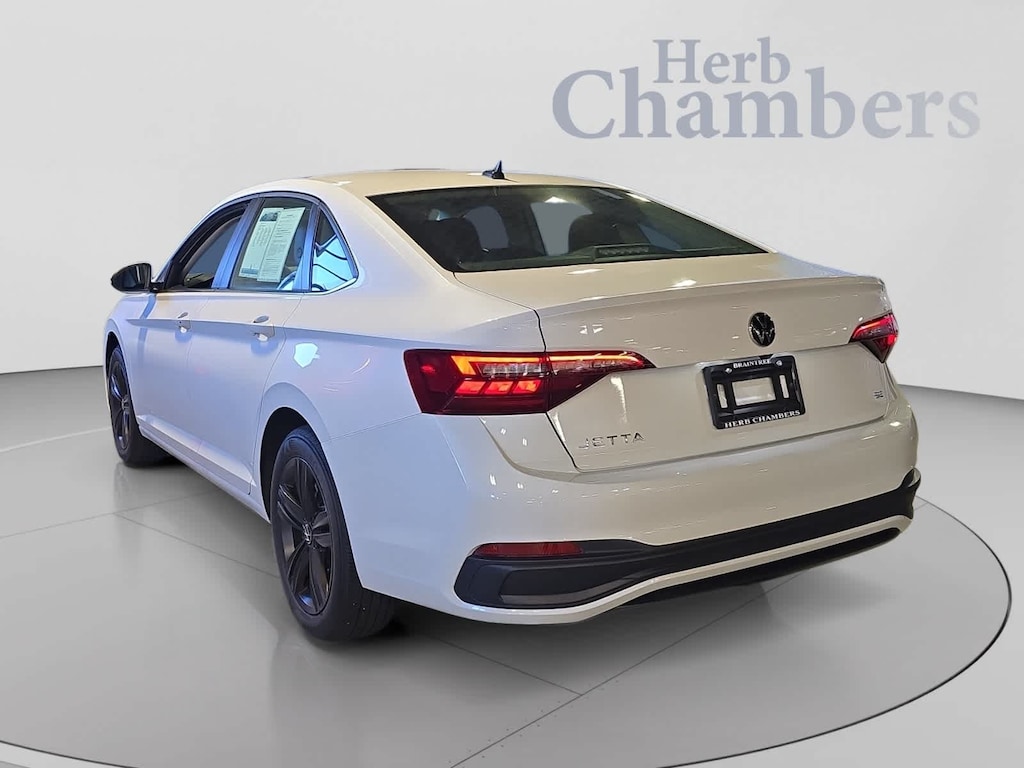 Used 2023 Volkswagen Jetta SE Sedan