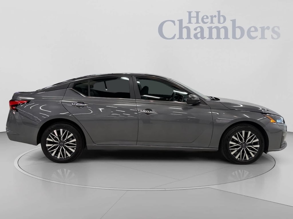 Used 2025 Nissan Altima 2.5 SV AWD Sedan 4 Dr.