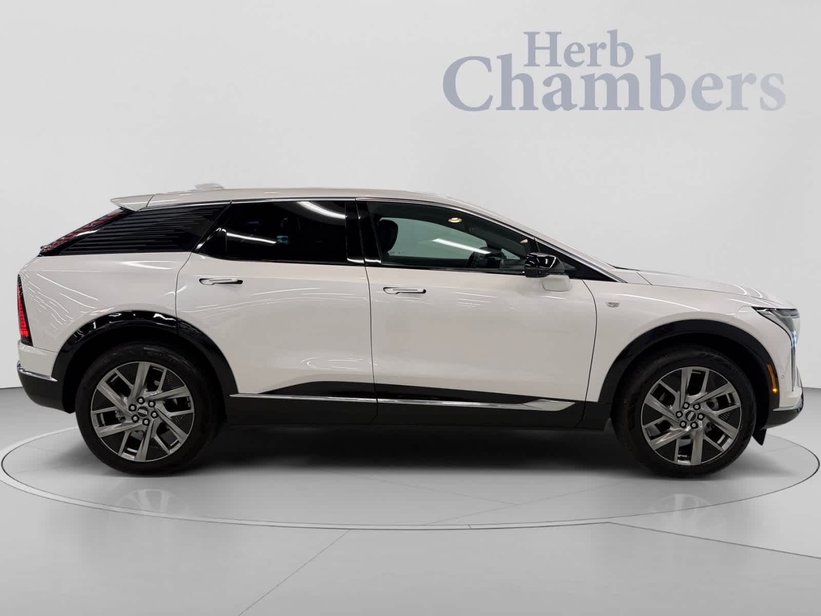 Used 2025 Cadillac OPTIQ Luxury 2 with VIN 3GYK3DMR5SS133536 for sale in Warwick, RI