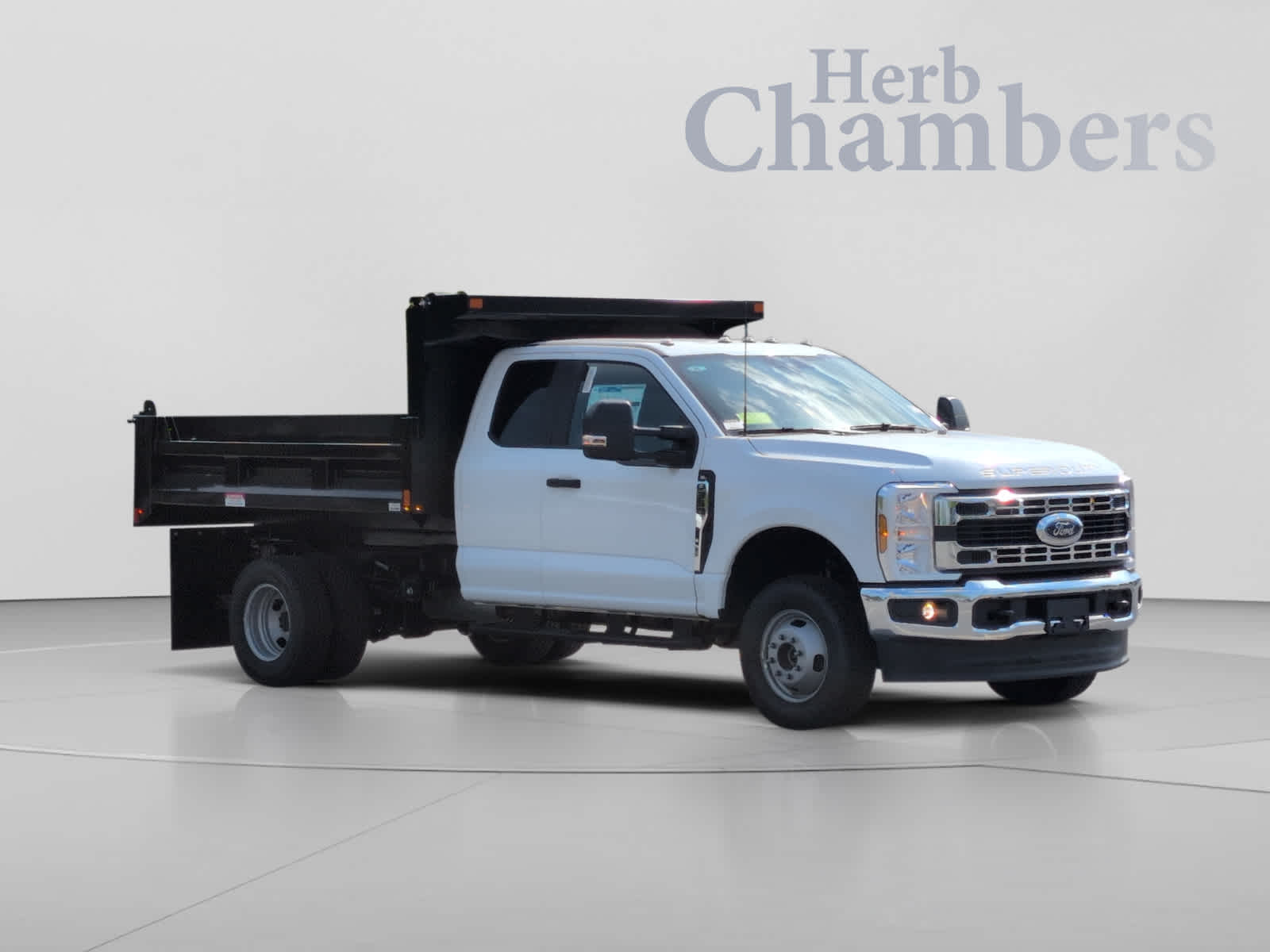  Ford Super Duty F-350 DRW Chassis Cab