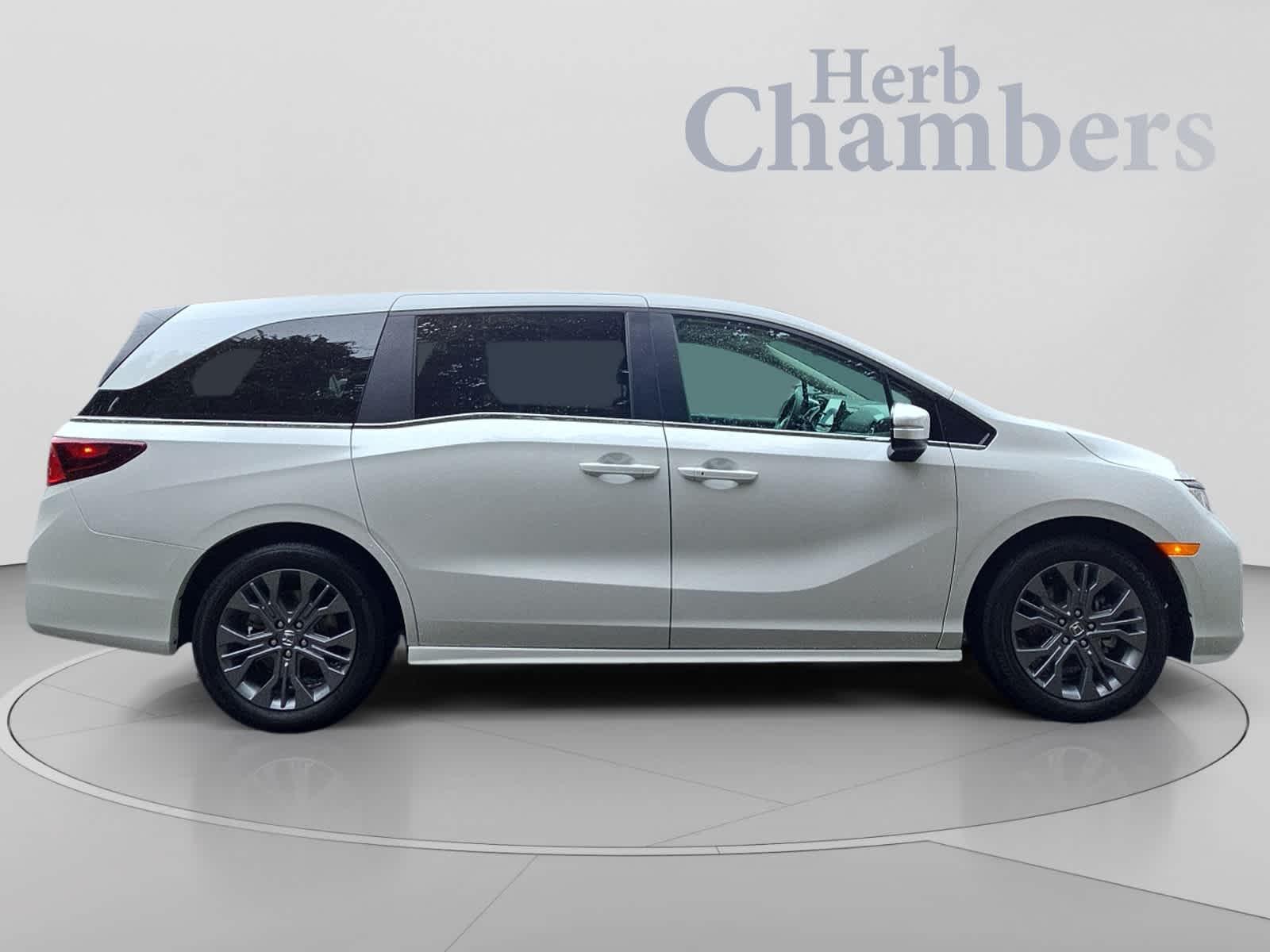 2026 Honda Odyssey Touring - Photo 10