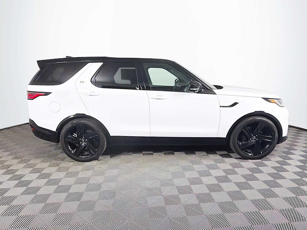 Certified 2025 Land Rover Discovery Dynamic SE SUV