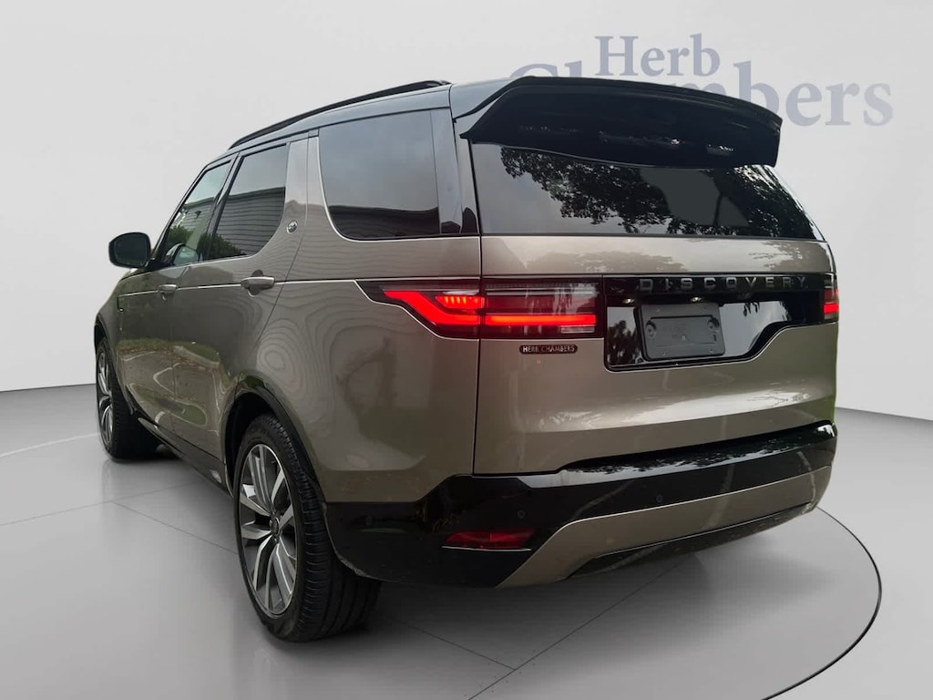 Used 2025 Land Rover Discovery Dynamic SE SUV