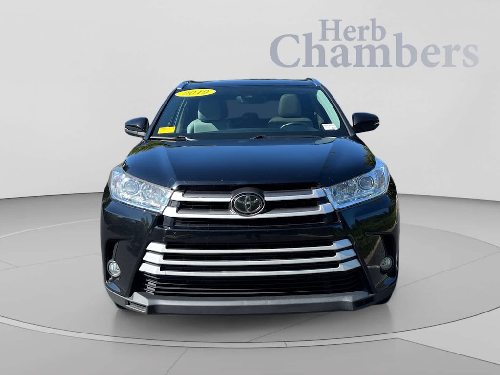 Used 2019 Toyota Highlander XLE V6 SUV