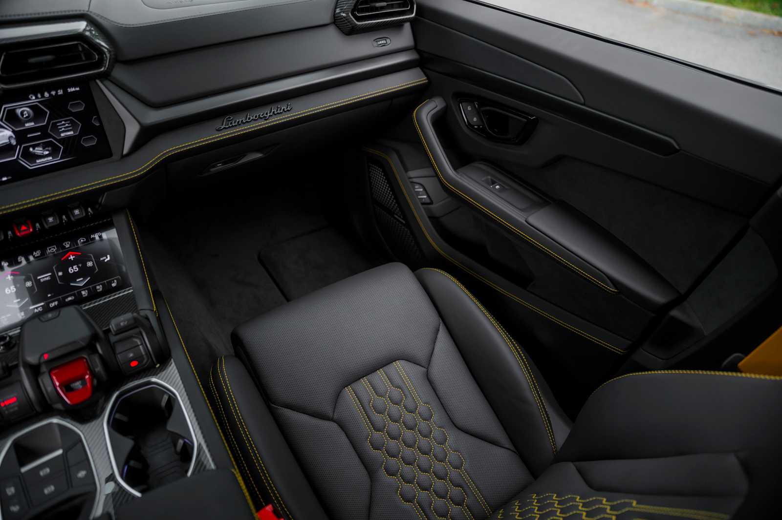 2026 Lamborghini Urus SE - Photo 45