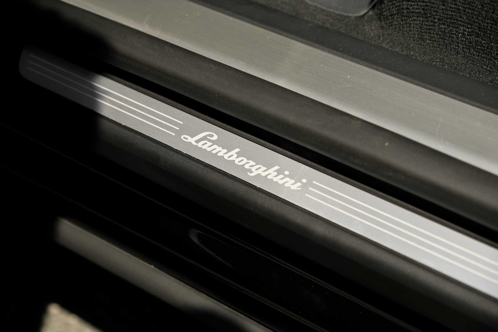 2024 Lamborghini Urus S - Photo 19