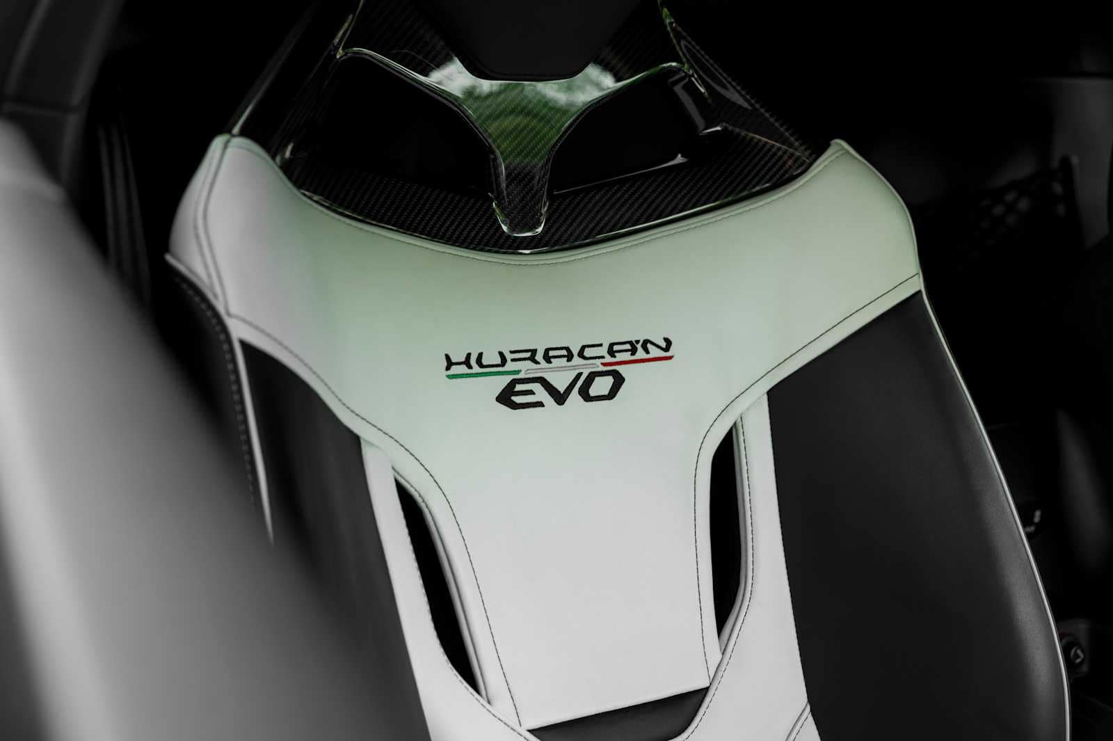 2021 Lamborghini Huracan EVO - Photo 29