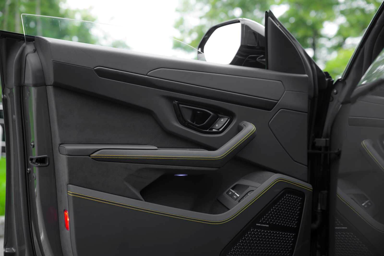2026 Lamborghini Urus SE - Photo 21