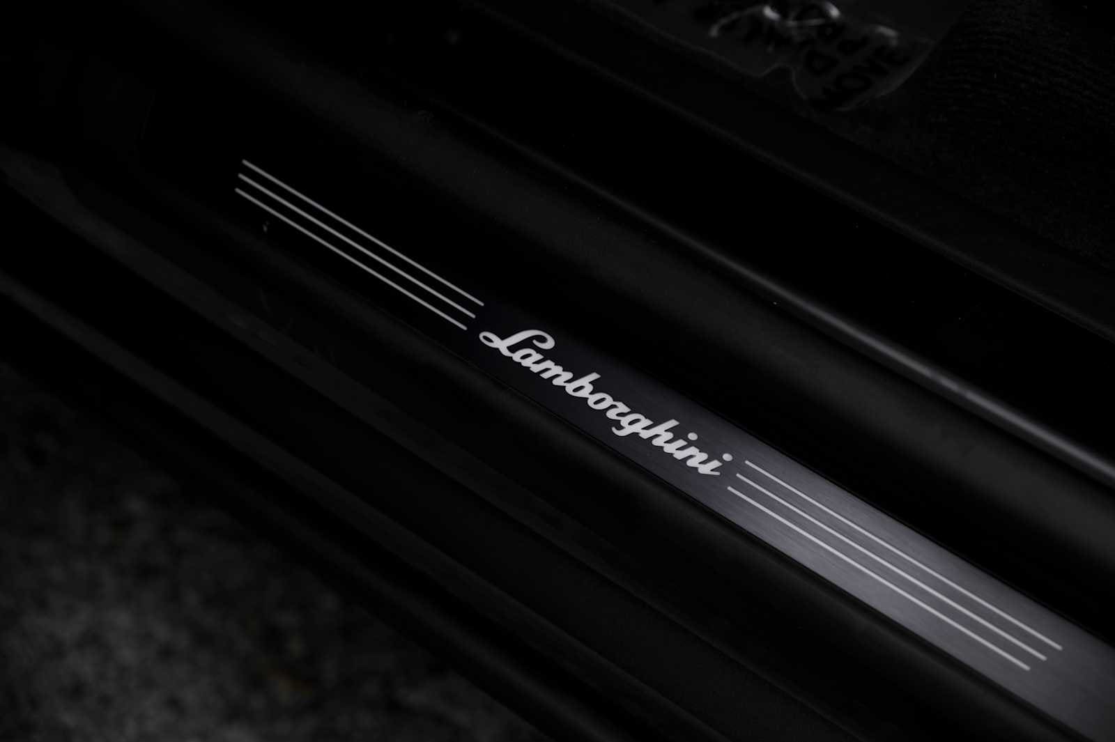 2026 Lamborghini Urus SE - Photo 25