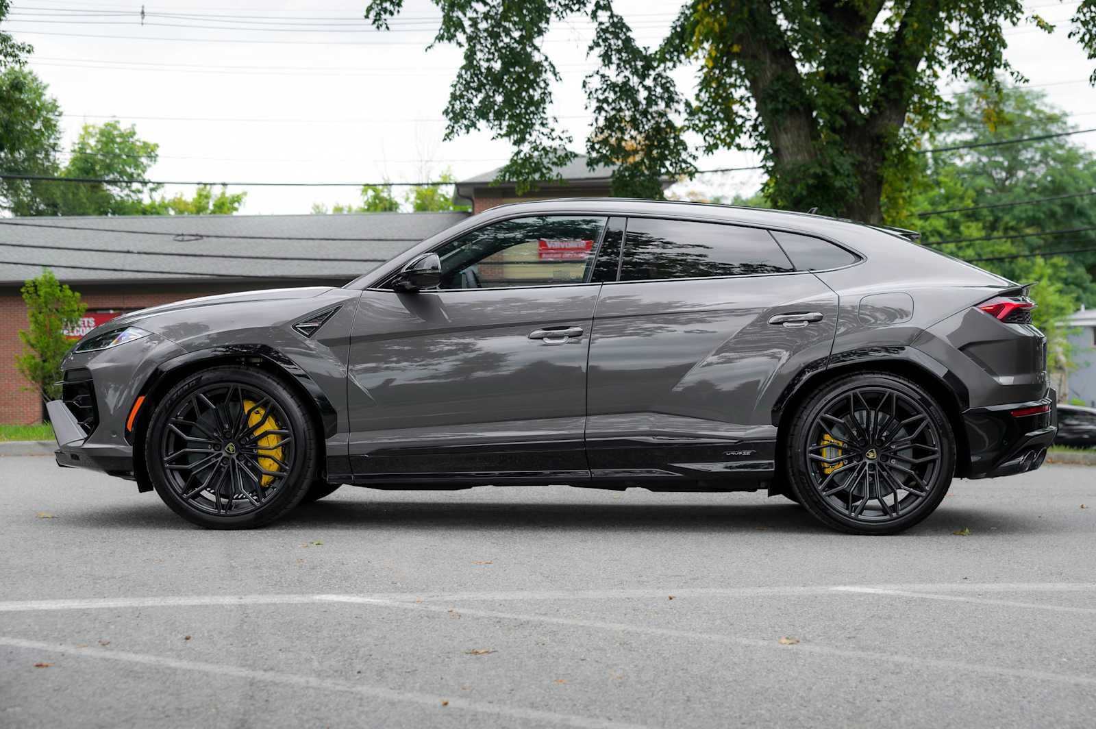 2026 Lamborghini Urus SE - Photo 12