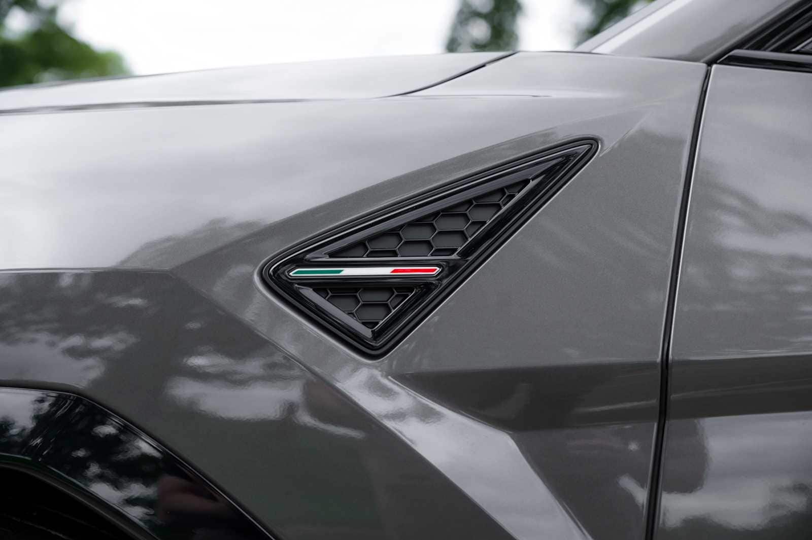 2026 Lamborghini Urus SE - Photo 16