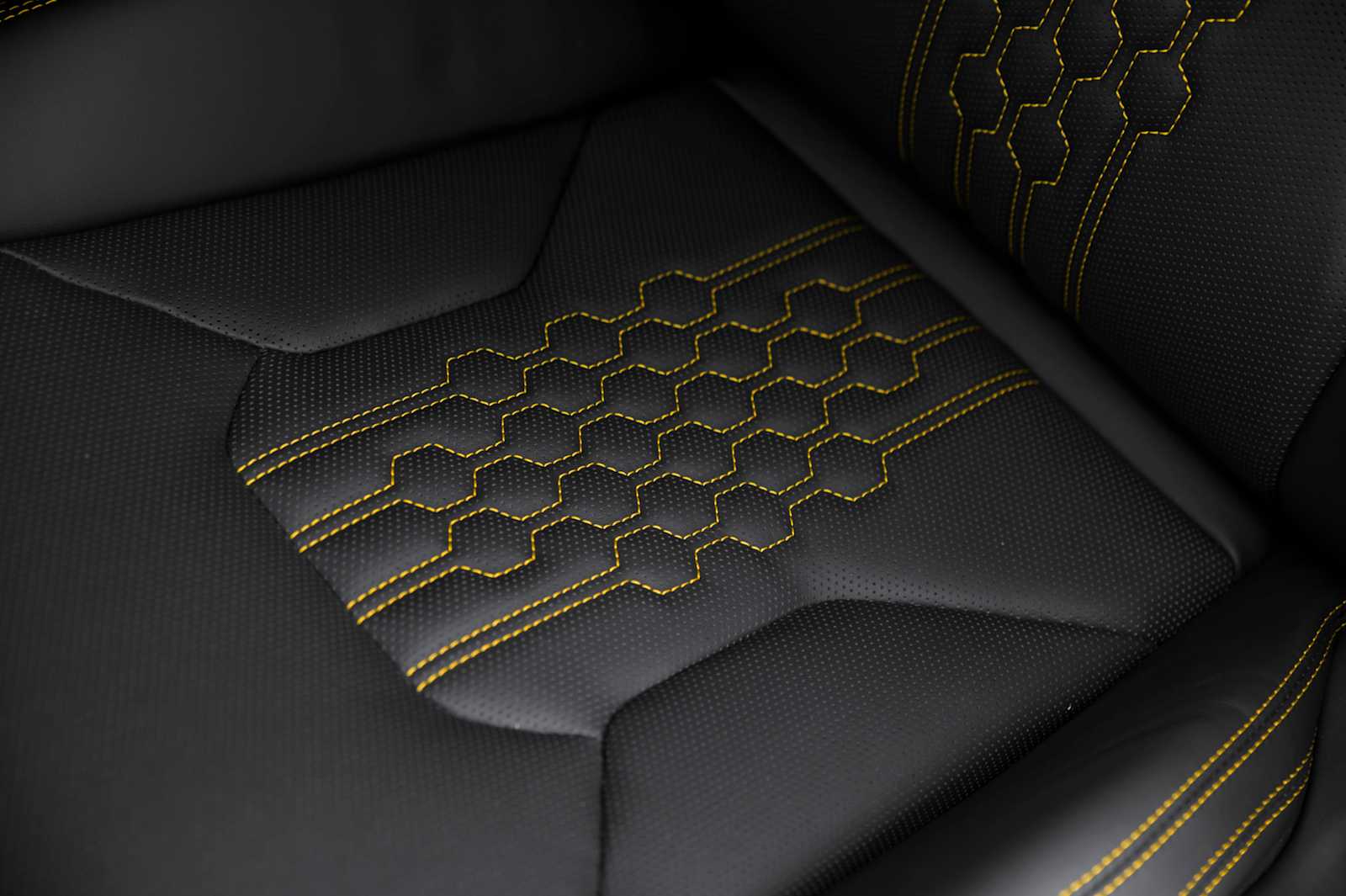 2026 Lamborghini Urus SE - Photo 28