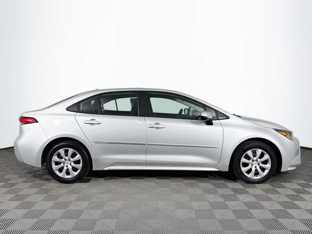 Used 2022 Toyota Corolla LE Sedan